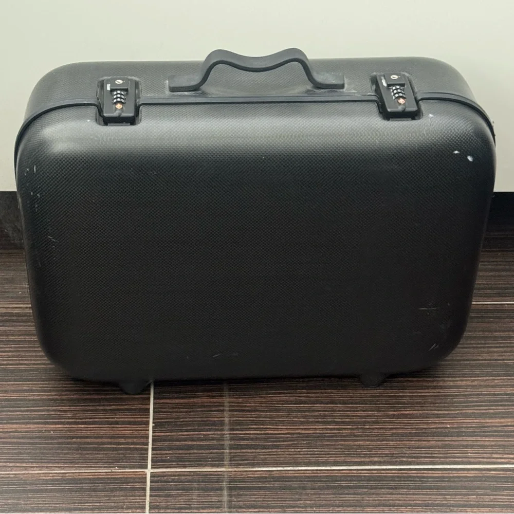 Globe-Trotter Carbon Fiber Hard Shell Carry Case Briefcase in Black